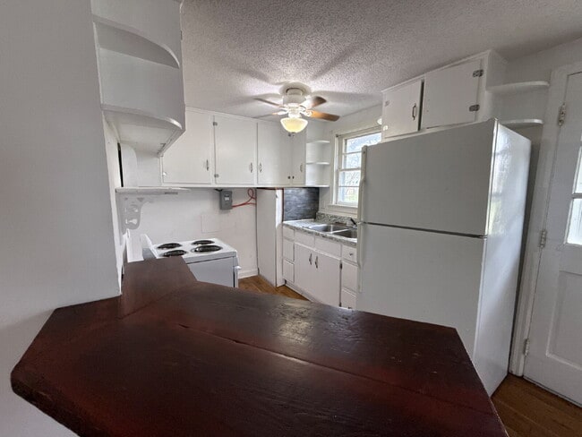 Building Photo - 118 Brockway Ave