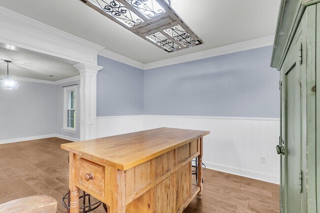 Building Photo - Charming Updated Home with Designer Kitche...
