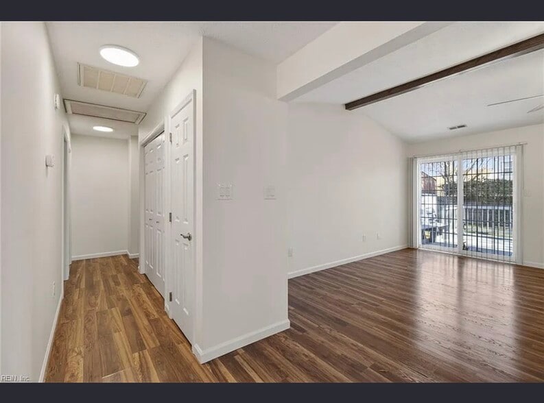 Building Photo - 744 Flagship Dr