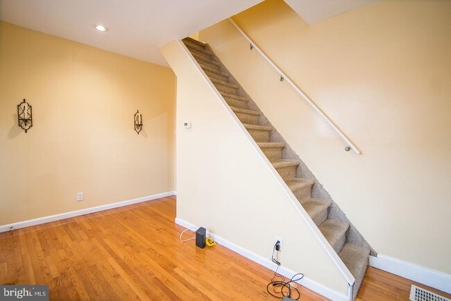 Building Photo - 2500 E Oakdale St