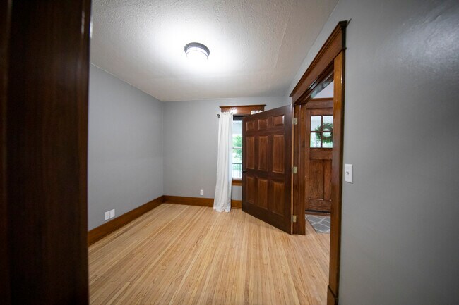 Building Photo - 749 New Hampshire St