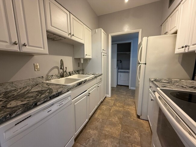 Building Photo - 5709 Lyons View Pike