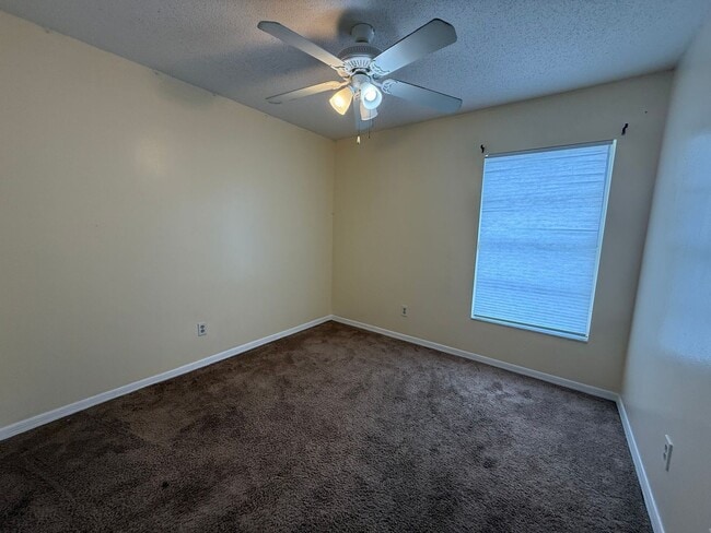 Building Photo - 4712 Dandelion Dr