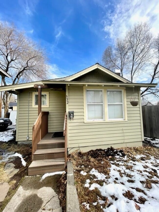 Building Photo - Cute westside cottage, close to downtown  ...