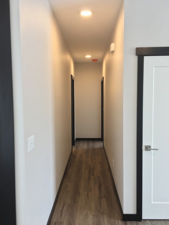 Building Photo - 2300 Landon Ln