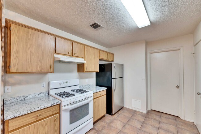 Building Photo - 1625 Sylvia Ct