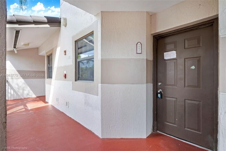 Building Photo - 9992 Nob Hill Pl