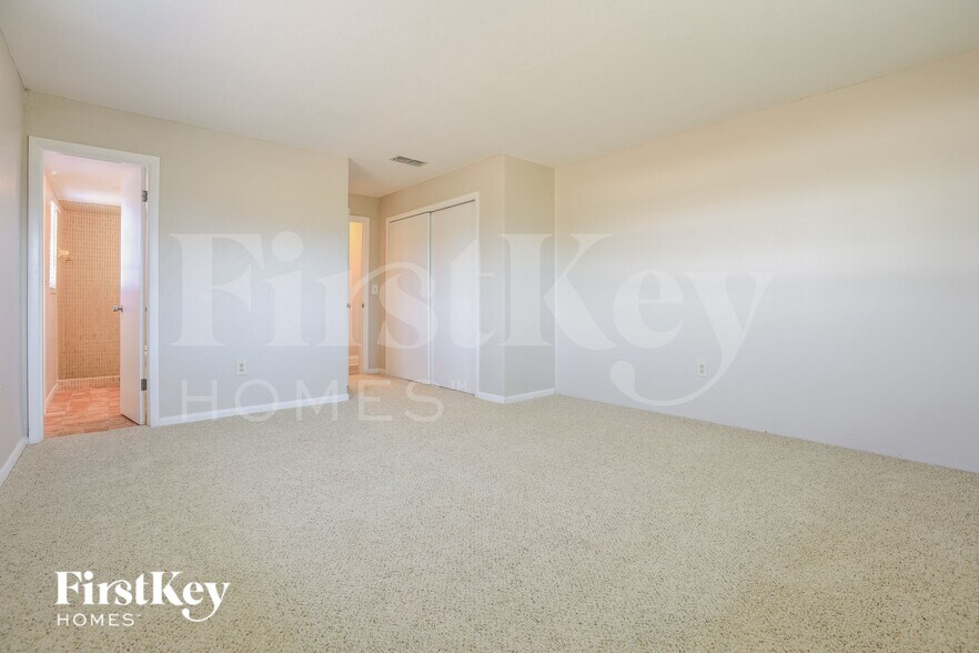 Building Photo - 63 Rotonda Cir
