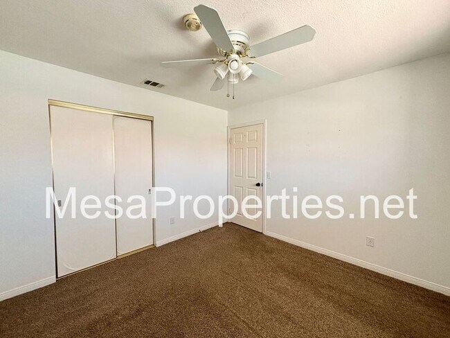 Building Photo - 12530 High Desert Rd