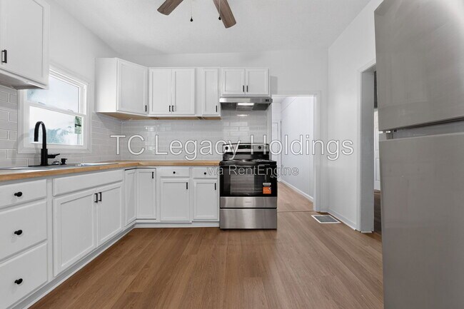 Building Photo - 502 Cottage Ave