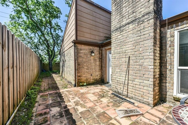 Building Photo - 16031 Birch Vale Dr