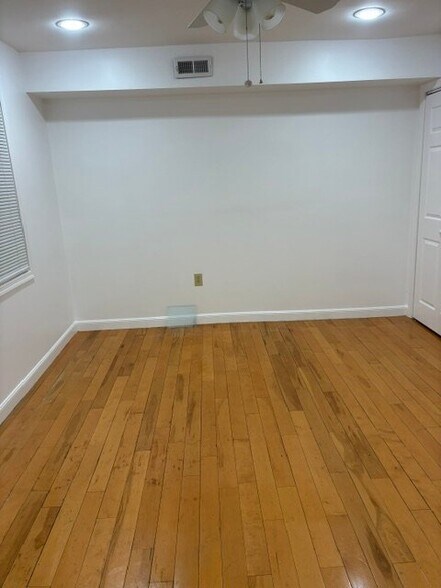 Building Photo - 19 Galveston Pl SW