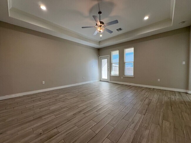 Building Photo - DCR602