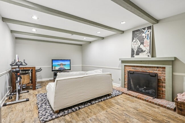 Building Photo - 19 Landmark St