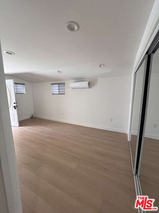 Building Photo - 946 S Lucerne Blvd