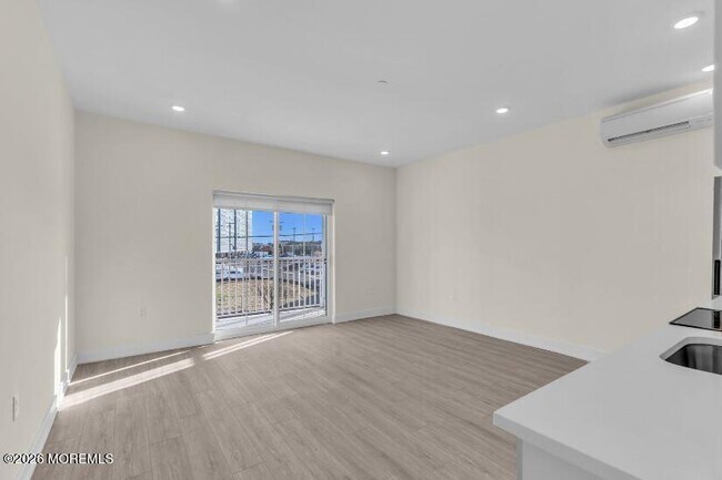 Building Photo - 19 Carr Ave