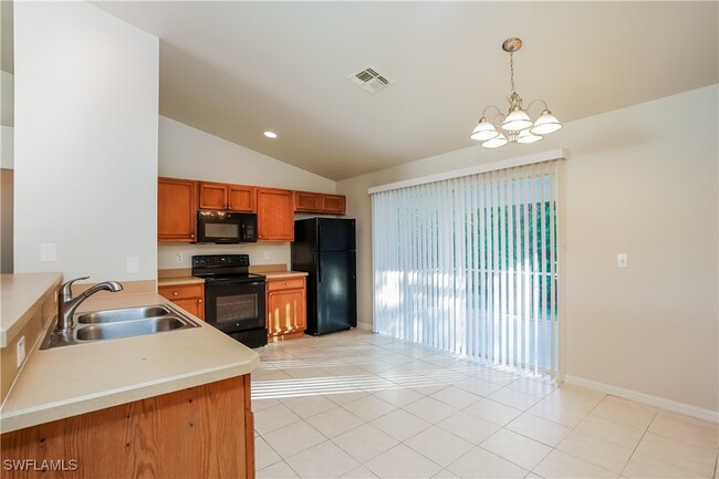 Building Photo - 725 Kari Cir