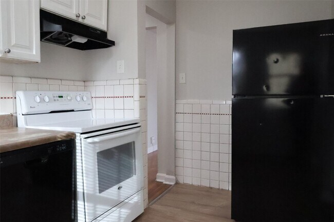 Building Photo - 10131 Cabot Dr