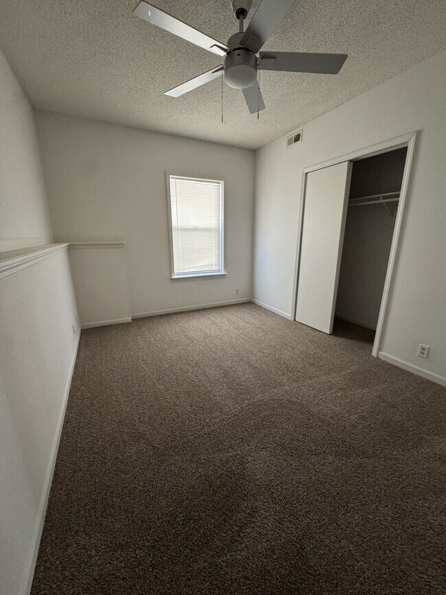 Building Photo - 725 Kiowa St