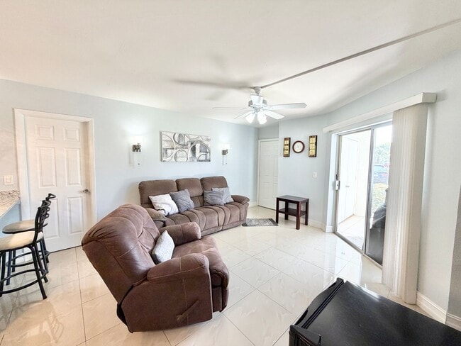 Building Photo - ** GRANADA LAKES ** 1 BED / 1 BATH CONDO - GREAT LOCATION - SMALL PET OK! - ANNUAL RENTAL