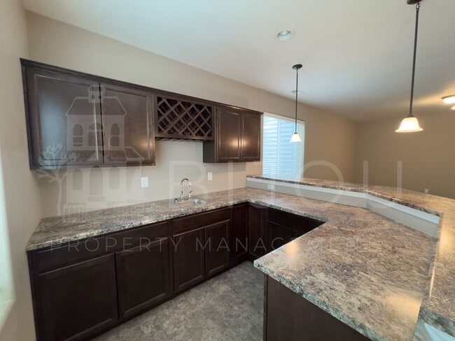 Building Photo - Large Well-Maintained Peyton Home