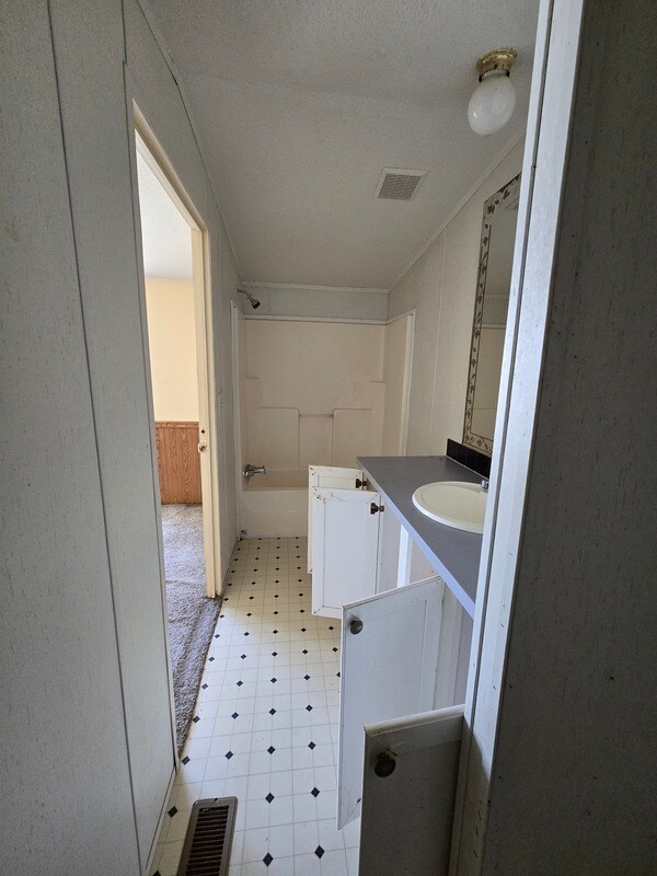 Building Photo - 2412 Cattail Cir