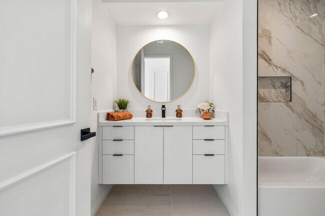 Building Photo - 47215 Heliotrope Dr