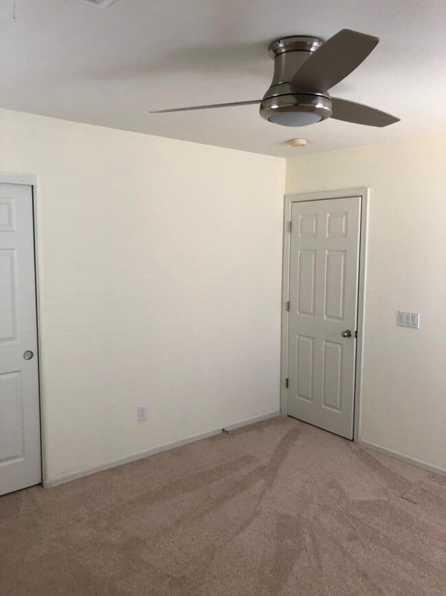 Building Photo - 25879 N Sandstone Way