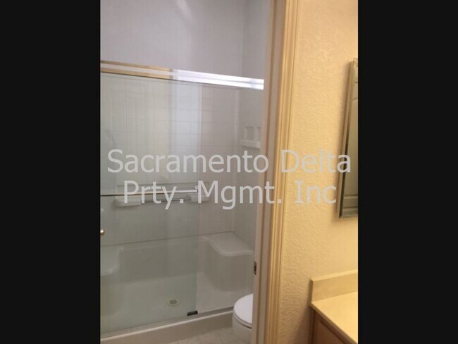 Building Photo - Beautiful Folsom Home in Gated Community