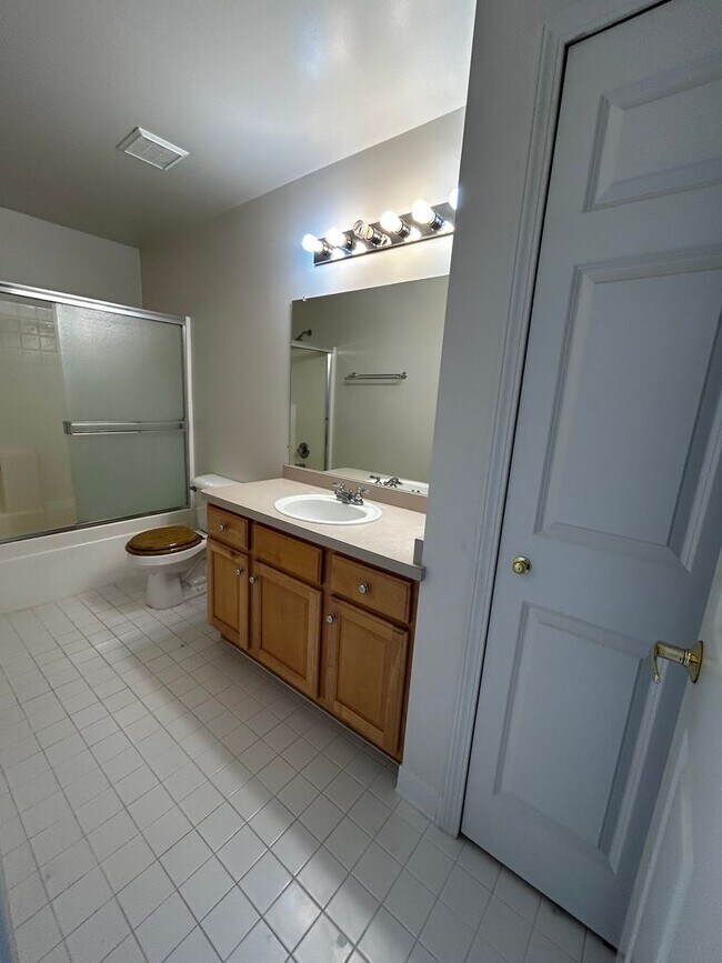 Building Photo - Barclay Way 2 Bed/2.5 Bath Condo For Rent ...