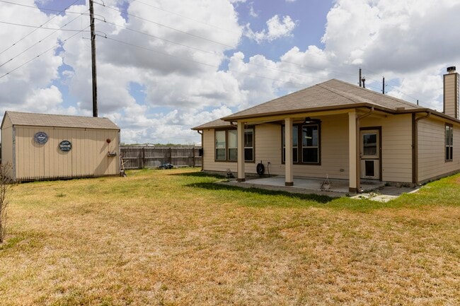 Building Photo - 221 White Wing Ln