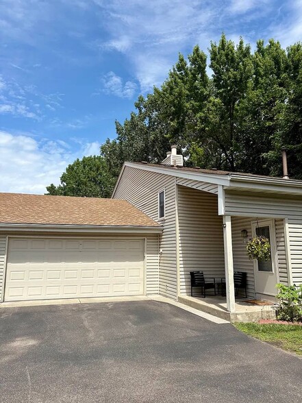 Building Photo - 5515 Pompano Dr