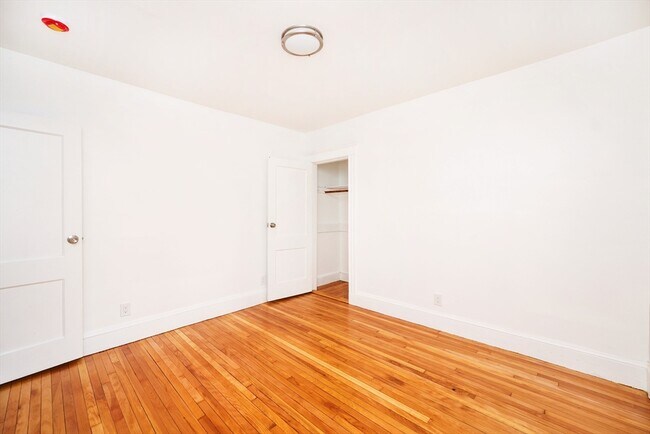 Building Photo - 5 Chauncy St