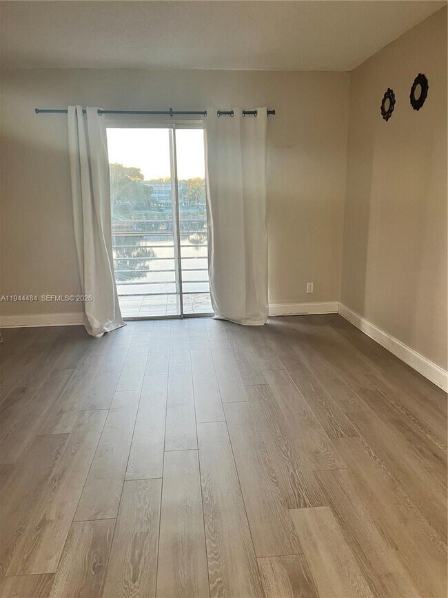 Building Photo - 2775 Taft St