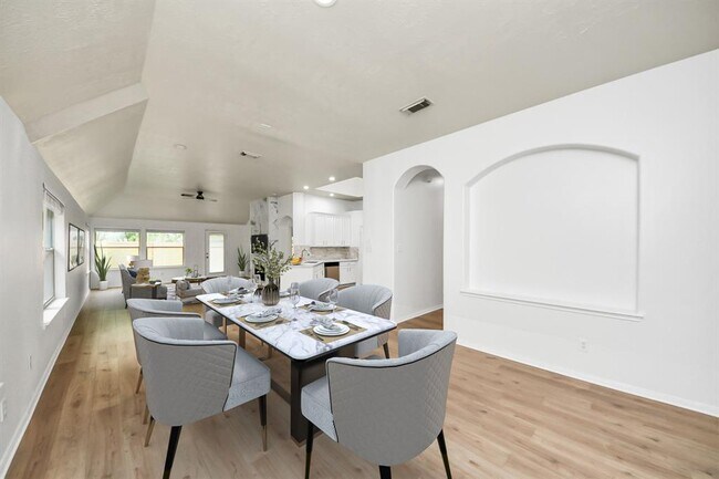 Building Photo - 5931 Mettler Ln