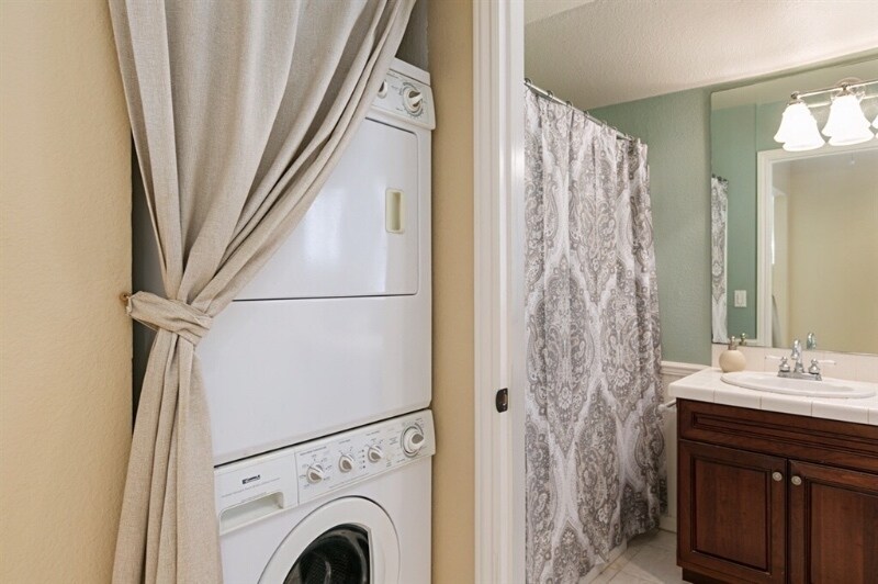 Building Photo - 930 Via Mil Cumbres