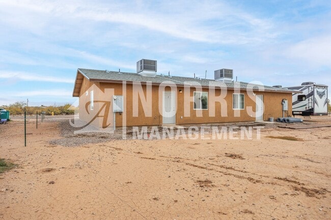 Building Photo - 4020 N Montezuma Dr