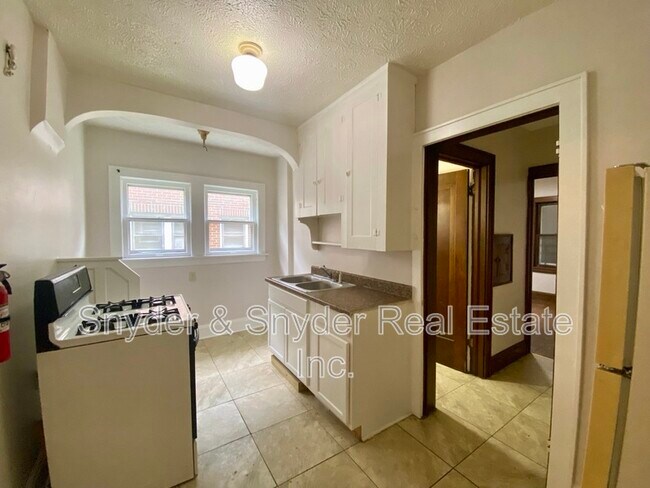 Building Photo - 689 Schiller Ave