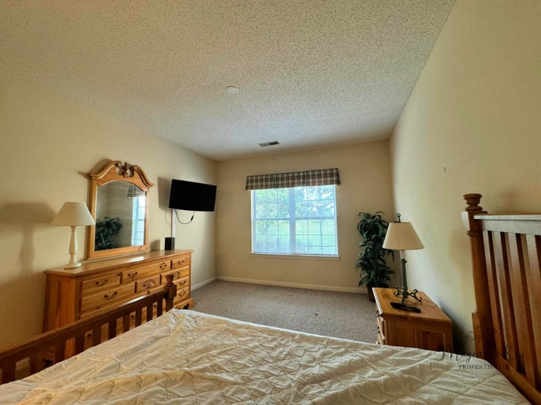 Building Photo - 4578 Girvan Dr