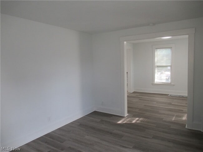 Building Photo - 14 Elm St
