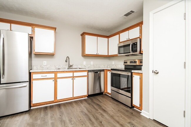Building Photo - 1318 Lyndsey Ridge Dr