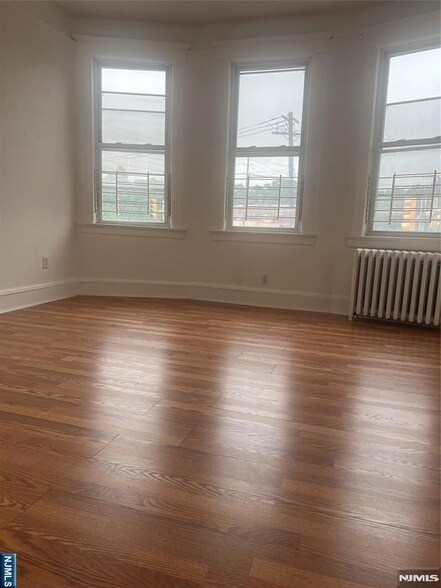Building Photo - 673 Clifton Ave