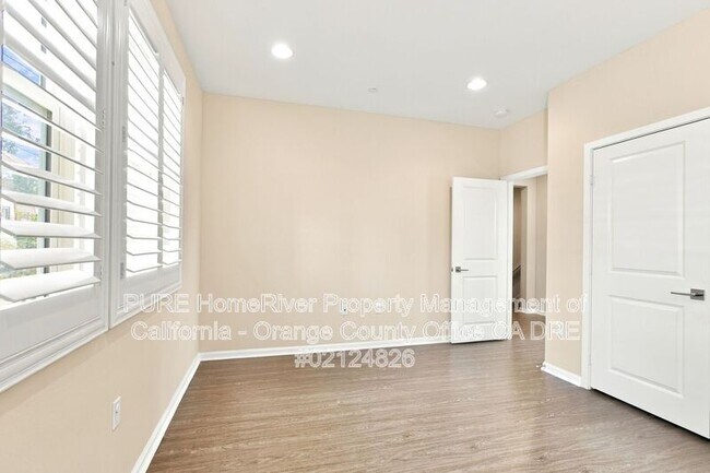 Building Photo - 208 El Paseo