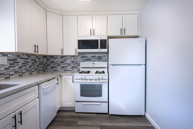Building Photo - Ready for showing on 6-25-25    3BR/1BA - ...