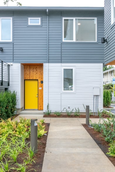 Building Photo - 3445 SE Gladstone St