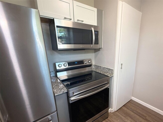 Building Photo - 307 Bellmar Ln