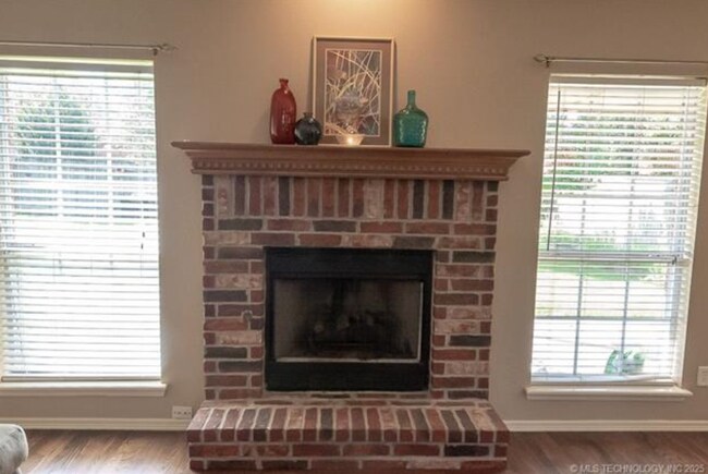 Building Photo - 5 Bedroom Home In Broken Arrow