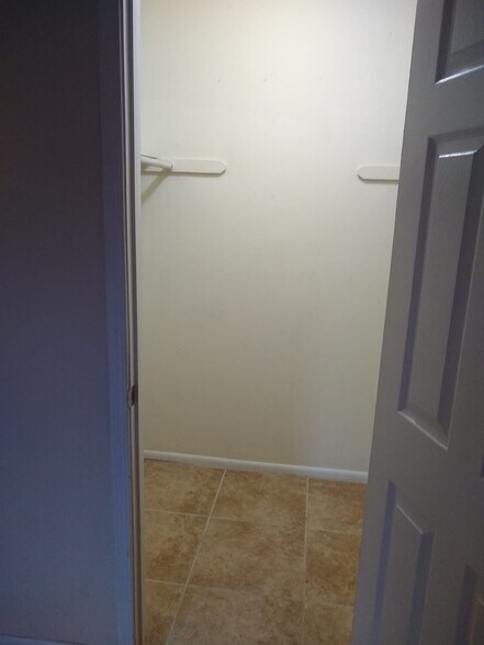 closets - 7816 Bles Ave
