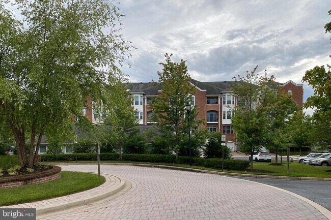 Building Photo - 5920 Great Star Dr