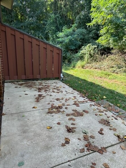 Building Photo - 802 Worthington Dr